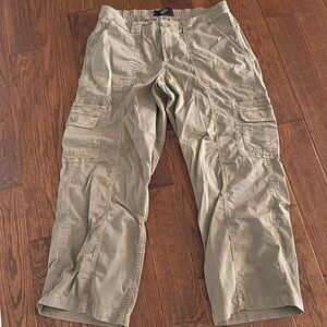 Hollister cargo size large short